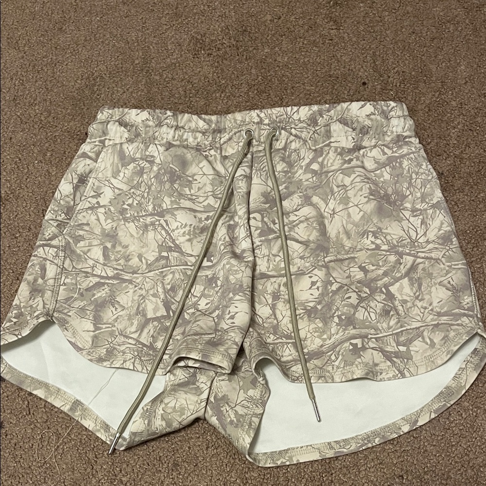 Women's Camouflage Print Shorts - Picture 1 of 5